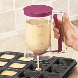 🧁 הפוך כל אפייה לקלה! דיספנסר קרם 900ML – אידיאלי לפנקייק, קאפקייקס, וקוקיס. 🍪 כוס מדידה נוחה לשימוש במטבח לאפייה מושלמת!