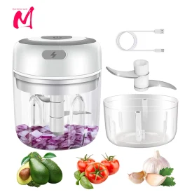 חובה בכל מטבח! 🧄 מגרסת מזון מיני חשמלית – מועך שום, מטחנת ירקות ובשר. 🔋 נטען ב-USB, נייד וקומפקטי. ✨ גאדג'ט מושלם להכנה מהירה ונוחה!