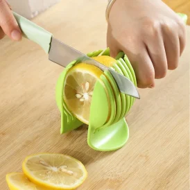 🍏 חתוך בקלות ובמהירות! כף יד ממתכת אל-חלד לחיתוך פרי, בצל וקרם. 🍴 פתרון מושלם למטבח, חיתוך מדויק וקל!