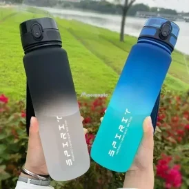 💧 בקבוק מים גדול וספורטיבי! 🏋️ קיבולת 1 ליטר, דליפת הוכחה, צבעוני ונייד. מושלם לנסיעות, חדר כושר ופעילויות חוץ. תמיד עם לחות!